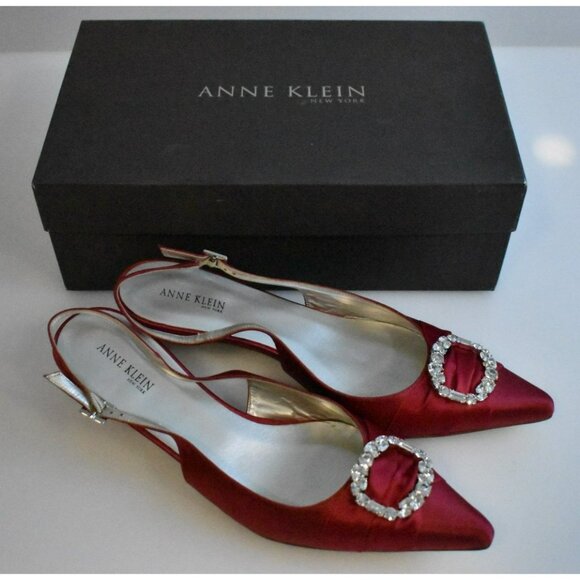 Anne Klein Red Satin Kathryn Short Heels Pointy Toe New Size 9 - Picture 1 of 8